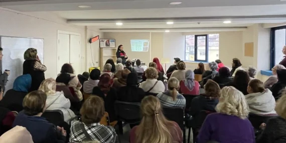 İZMEK kursiyerlerine 'uyuşturucu ile mücadele' eğitimi haberi