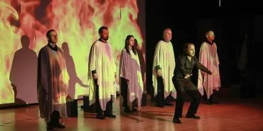 İki Günde Üç Tiyatro Gösterimi haberi