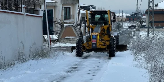 İstanbul Beylikdüzü'nde karla mücadele sürüyor haberi