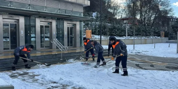 İstanbul'da kar seferberliği gece gündüz sürdü haberi