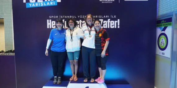 İstanbul'da şampiyonluğa kulaç attılar haberi