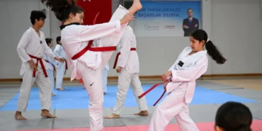 İzmir Bornova’da taekwondocuların kuşak heyecanı haberi