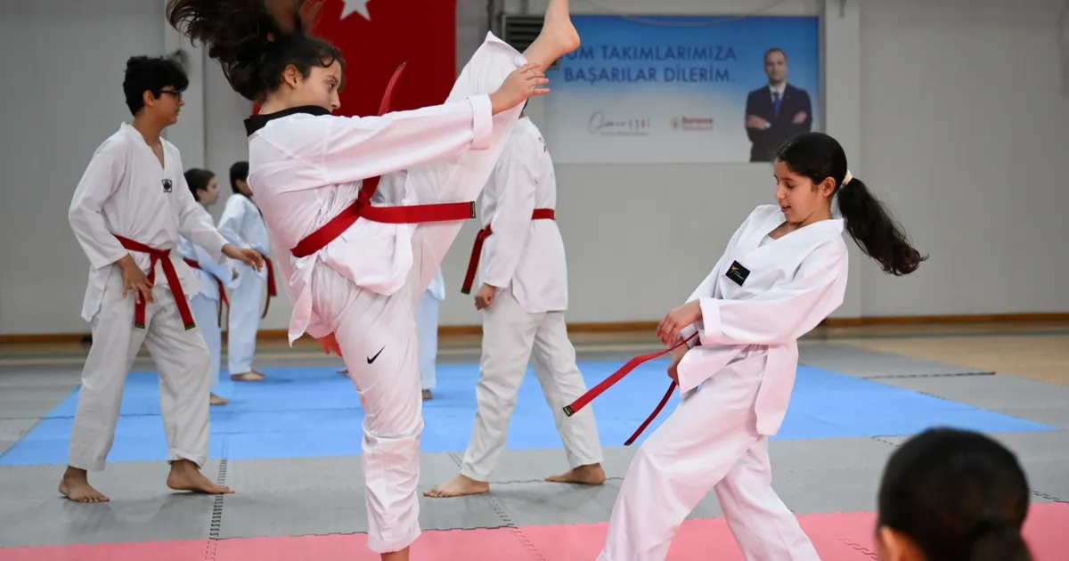 İzmir Bornova’da taekwondocuların kuşak heyecanı haberi