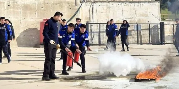 İzmir İtfaiyesi’nden zabıta personeline yangın güvenliği eğitimi haberi