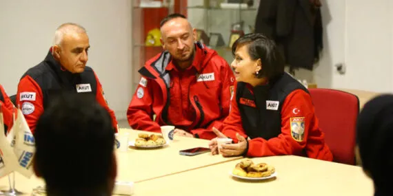 İzmir Karabağlar'da AKUT’a anlamlı ziyaret haberi