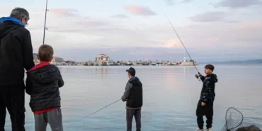 İzmir Mordoğan'da balık avı heyecanı haberi