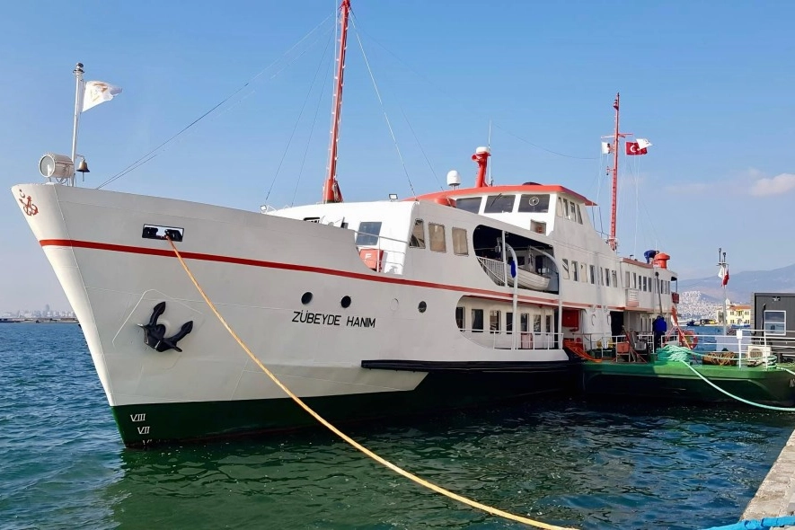 İzmir limanında 'Zübeyde Hanım' ziyarete açıldı haberi