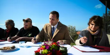 İzmir'de coğrafi tescilli üzüm için büyük adım: İlk fidanlar toprakla buluştu! haberi