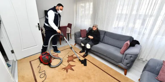 İzmir'de kalplere dokunan 'Evde Bakım' hizmeti haberi