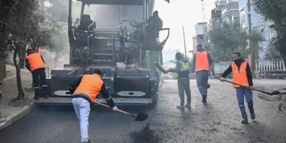 İzmir'de yol çalışmaları devam ediyor haberi