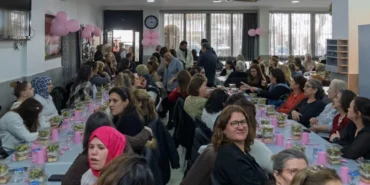 İzmir’de sağır ve işitme engelli kadınlar bir araya geldi haberi