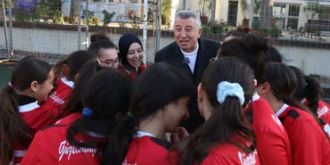 İzmirli kızlar iddialı başladı haberi