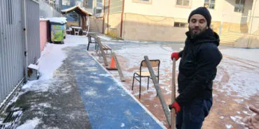 İzmit'te sınav öncesi okullarda kar temizliği haberi