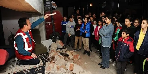 Karşıyaka Belediyesi’nden 3 bin 220 kişiye afet eğitimi haberi