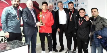 Kayseri Talas Belediyespor'un gençleri şampiyonluğu yakaladı haberi
