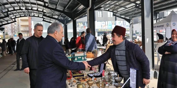 Kayseri Talas'ta Antika Pazarı'na kar engeli haberi