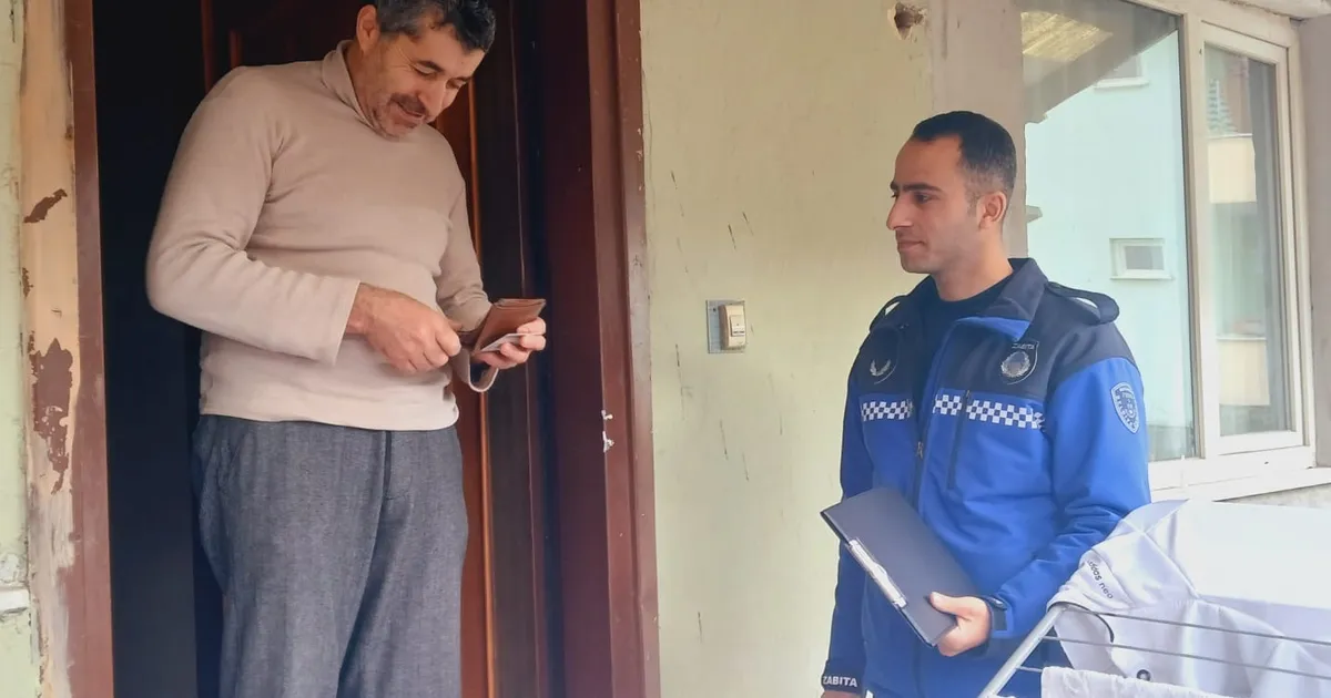 Kocaeli Zabıtası kayıp cüzdanı sahibine ulaştırdı haberi