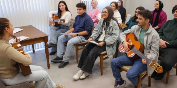 Kocaeli'de Halkevi 'nde eğitimler başladı haberi