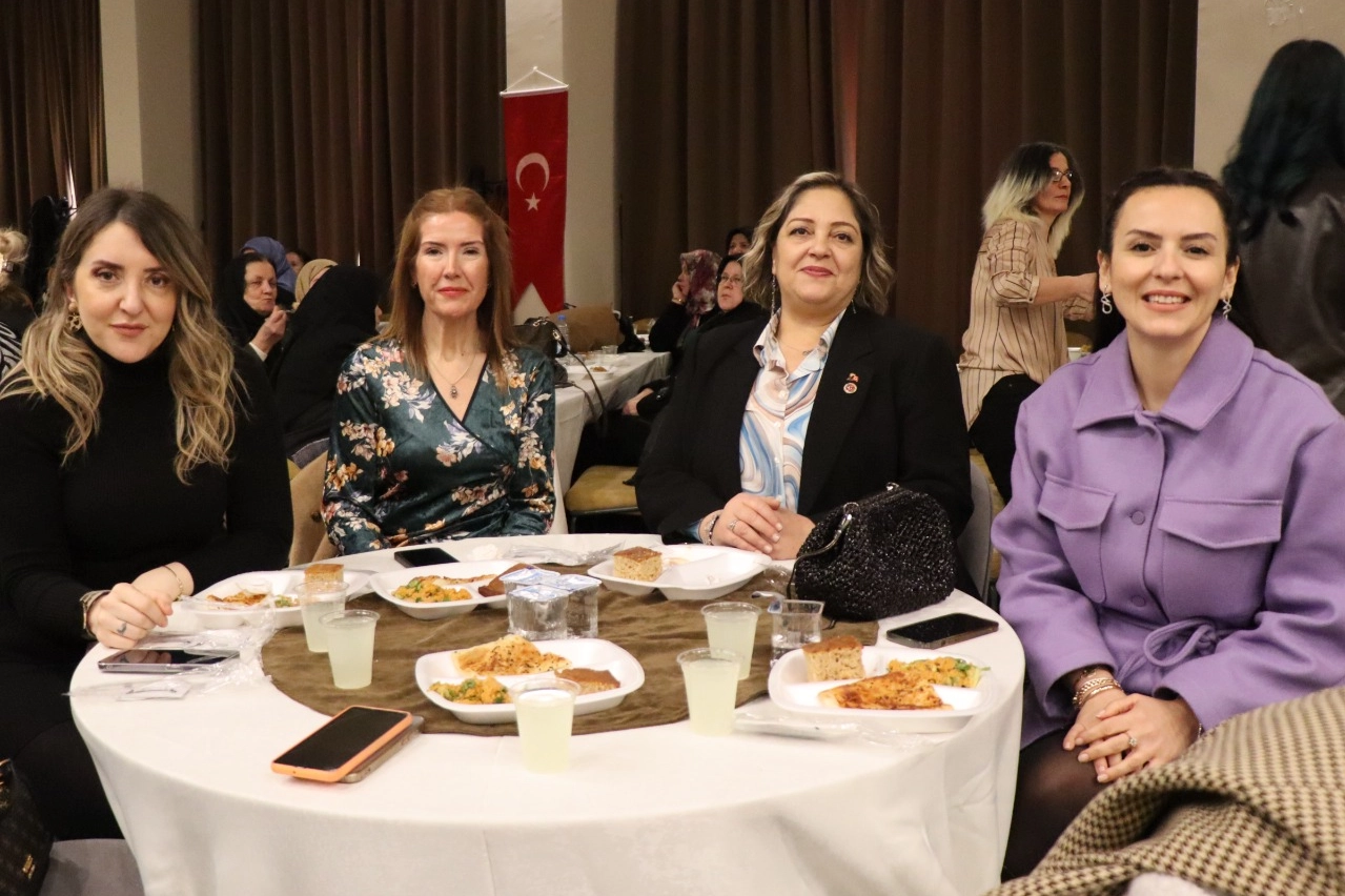 Kocaeli'de kadınlar matinesinde eğlenceli vakit haberi