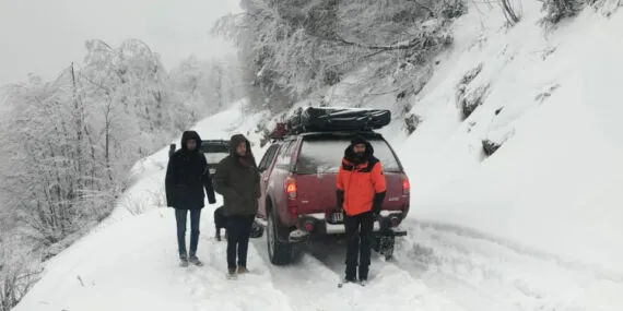 Kocaeli'de karda mahsur kalan vatandaşın imdadına Büyükşehir koştu haberi