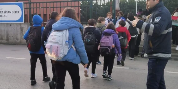 Kocaeli'de okul giriş ve çıkışları zabıta ile daha güvenli haberi