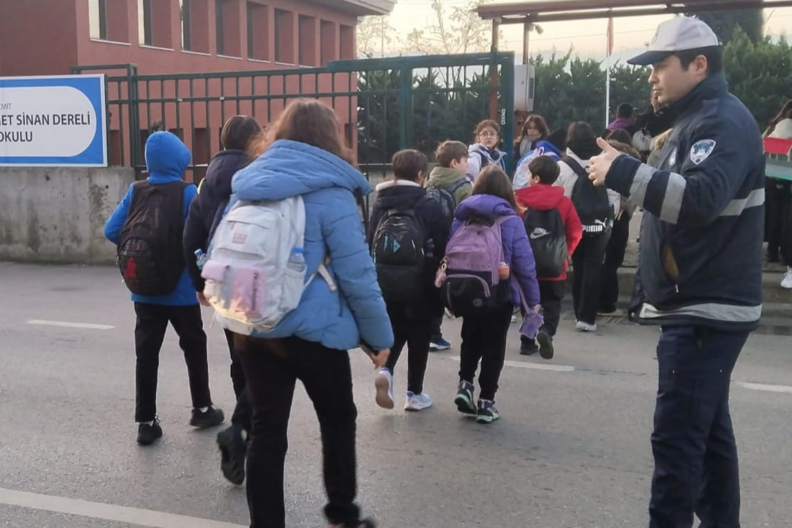 Kocaeli'de okul giriş ve çıkışları zabıta ile daha güvenli haberi