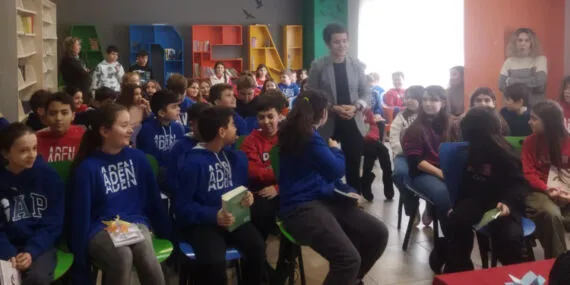 Kolej öğrencilerinden çocuk kitabı yazarı Yardımcı'ya büyük ilgi haberi