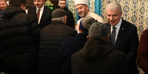 Konya'da Vali Akın ve Başkan Altay kandil bereketine ortak oldu haberi