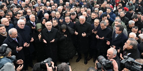 Malatya'da deprem şehitleri dualarla anıldı haberi