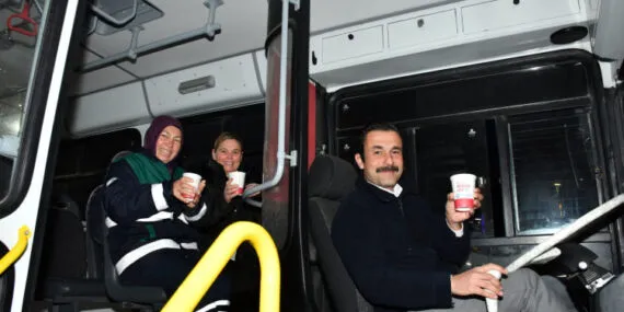 Manisa'da 'Günaydın Çorbası'nın ikramı genişletildi… 6 noktada 3 bin çorba! haberi