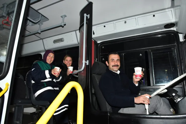 Manisa'da 'Günaydın Çorbası'nın ikramı genişletildi... 6 noktada 3 bin çorba! haberi