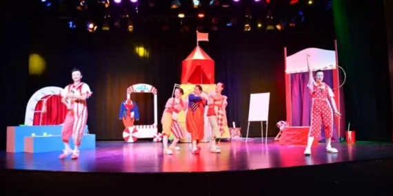 Manisa'da çocuklara tiyatro şöleni haberi