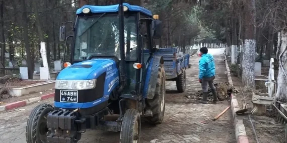 Manisa’da mezarlık bakımları aralıksız devam ediyor haberi