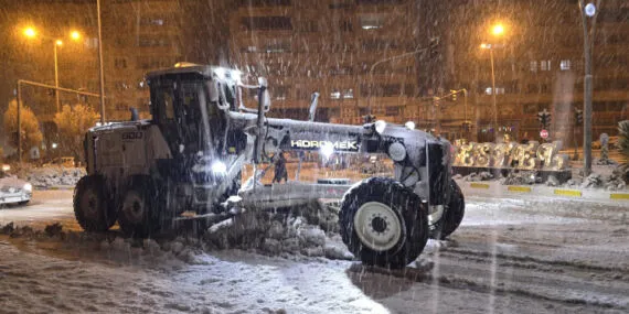 Mardin Midyat'ta karlar temizleniyor haberi