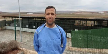 Mardin'de ayağı kırılan eşeğe protez takıldı haberi