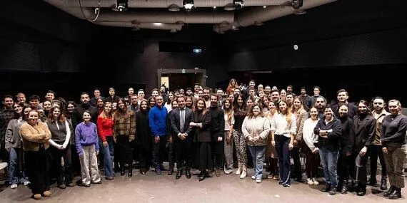 Microsoft Türkiye ve Boyner iş birliğinde düzenlenen hackathonda yapay zeka ile yaratıcılığın sınırları aşıldı haberi