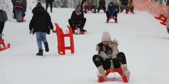 Sakarya'da Akyazı Kızak Şenliği'ne yoğun katılım haberi