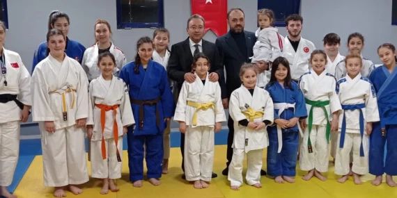 Sakarya'da Enes Zengin bu kez judo takımıyla birlikteydi! haberi