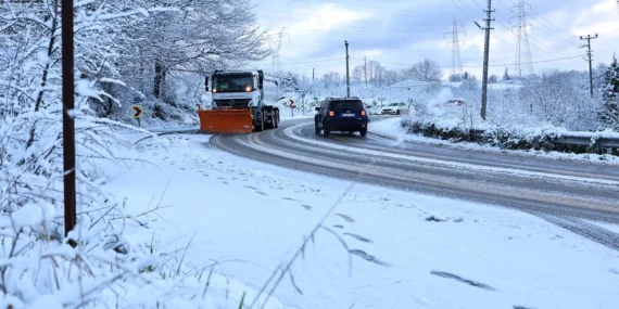 Sakarya'dan kar raporu… Kapalı grup yolu kalmadı haberi