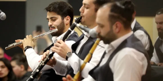 Sakarya’da sahneye çıkan isim konsere damga vurdu haberi