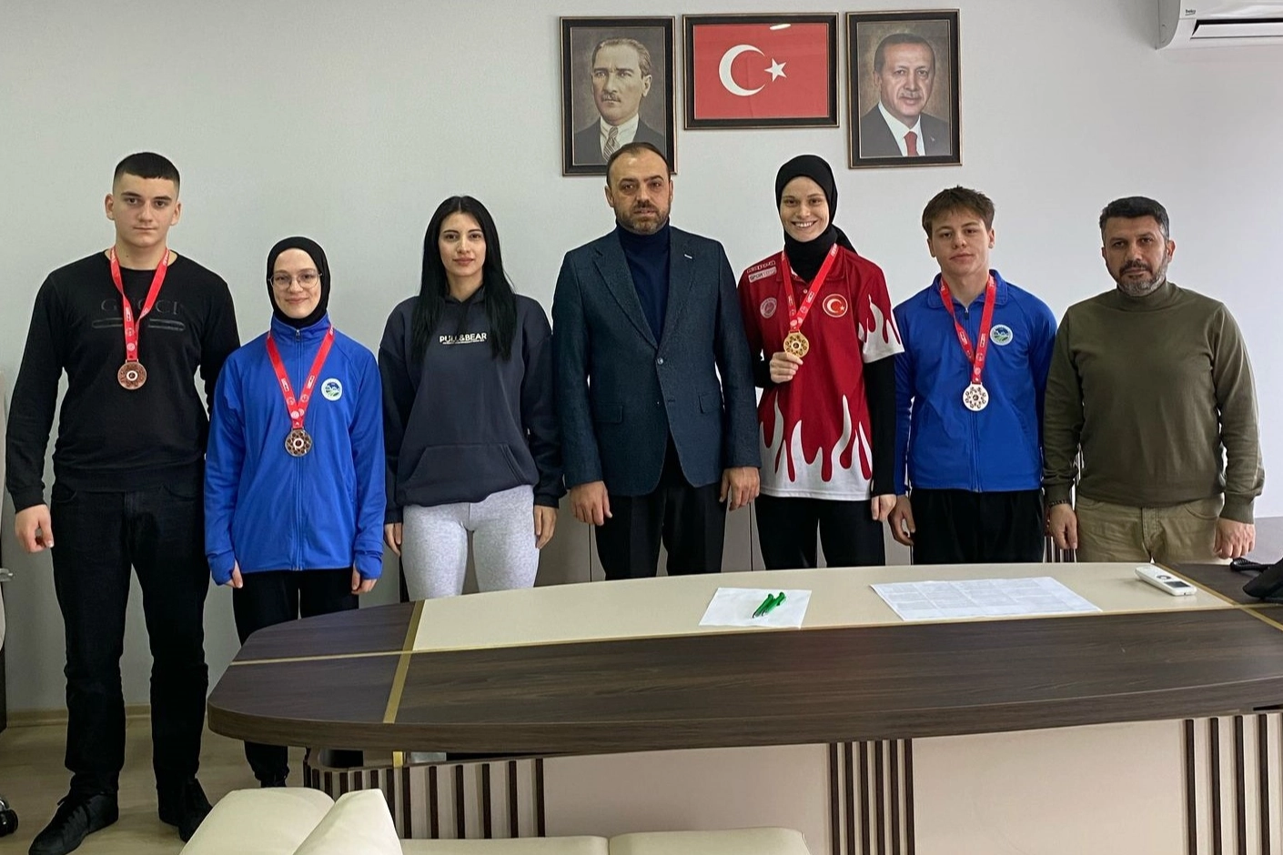 Sakarya’nın şampiyonları Enes Zengin’e misafir oldu haberi