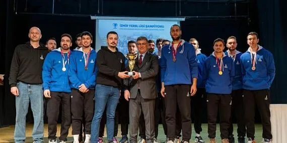 Şampiyonlar kupalarını Başkan Cemil Tugay’a teslim etti haberi