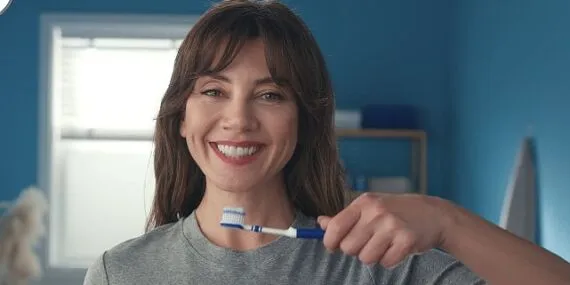 Sensodyne Klinik Beyazlık Reklam Kampanyasının Yeni Yüzü: Gökçe Bahadır haberi