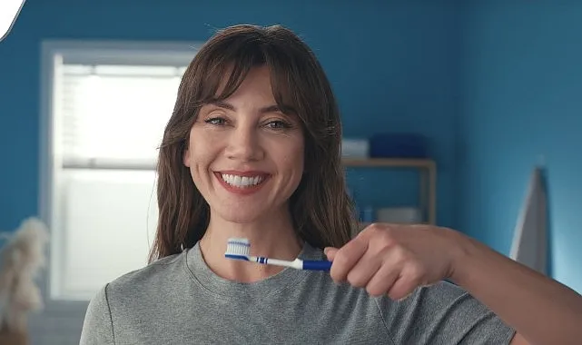 Sensodyne Klinik Beyazlık Reklam Kampanyasının Yeni Yüzü: Gökçe Bahadır haberi