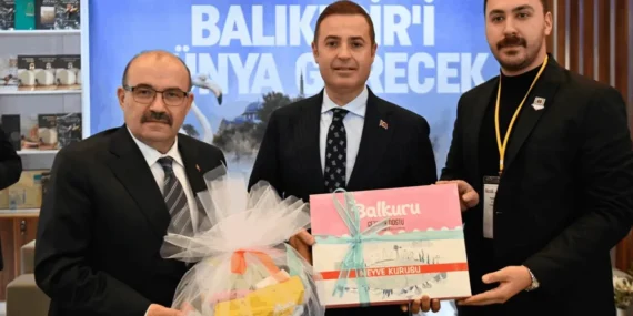 Vali Ustaoğlu, EMITT’te Balıkesir standını ziyaret etti haberi