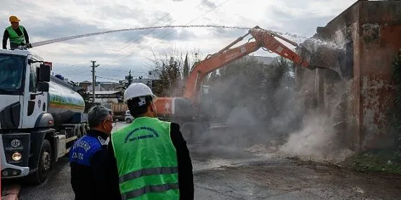 Yenişehir Belediyesi metruk binaları yıkmaya devam ediyor haberi