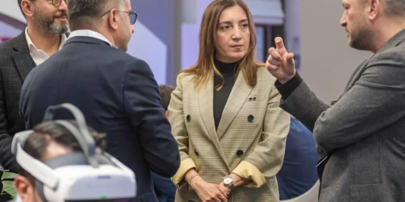 Yılın modası İzmir’de görücüye çıktı haberi