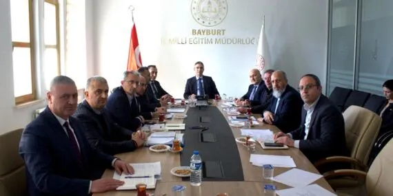 Bayburt’ta Eğitim Seferberliği: Müdürler Toplantısı ile Geleceğe Yönelik Planlar Şekillendi Haberi