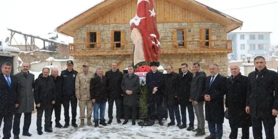 Bayburt’un Kurtuluş Coşkusu, Milli Kahramanların Kabri Başında Başladı Haberi