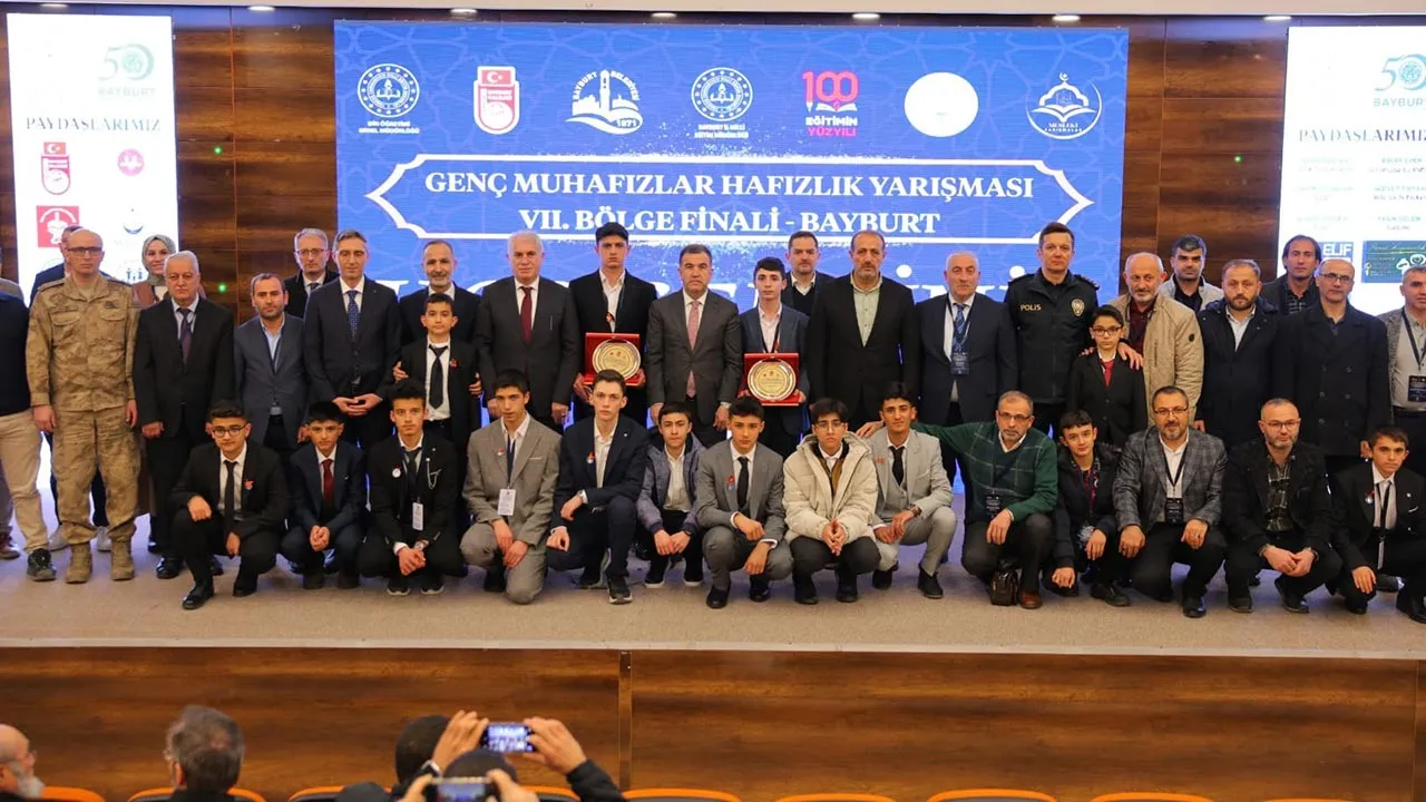Genç Muhafızlar Hafızlık Yarışması 7. Bölge Finali Bayburt'ta Yapıldı! Haberi